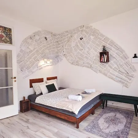 Apartament Old Town W Balcony Only 5 Min Danube River *