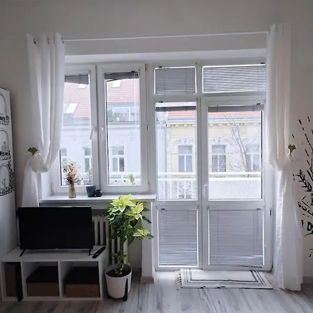 Old Town W Balcony Only 5 Min Danube River * ブラチスラヴァ