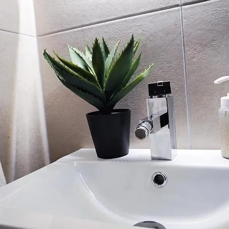 Apartamento Old Town W Balcony Only 5 Min Danube River *