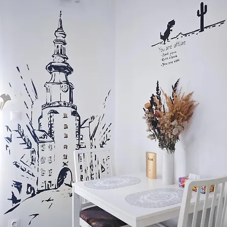 Old Town W Balcony Only 5 Min Danube River Apartament