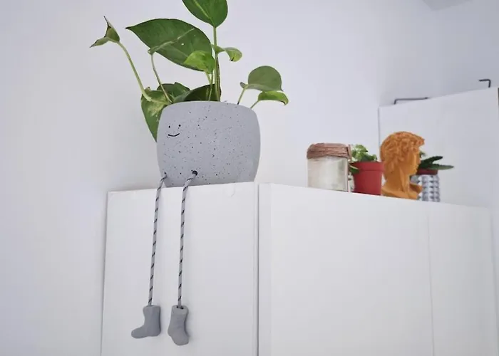 Old Town W Balcony Only 5 Min Danube River Appartement