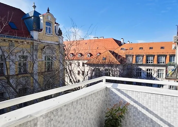 Apartmán Old Town W Balcony Only 5 Min Danube River