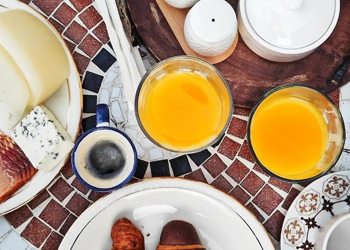 Old Town W Balcony Only 5 Min Danube River *