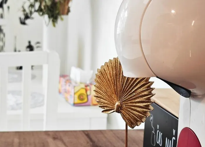 Old Town W Balcony Only 5 Min Danube River Appartement