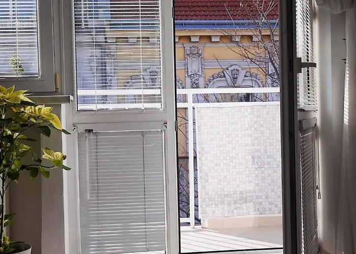 Old Town W Balcony Only 5 Min Danube River Apartmán *