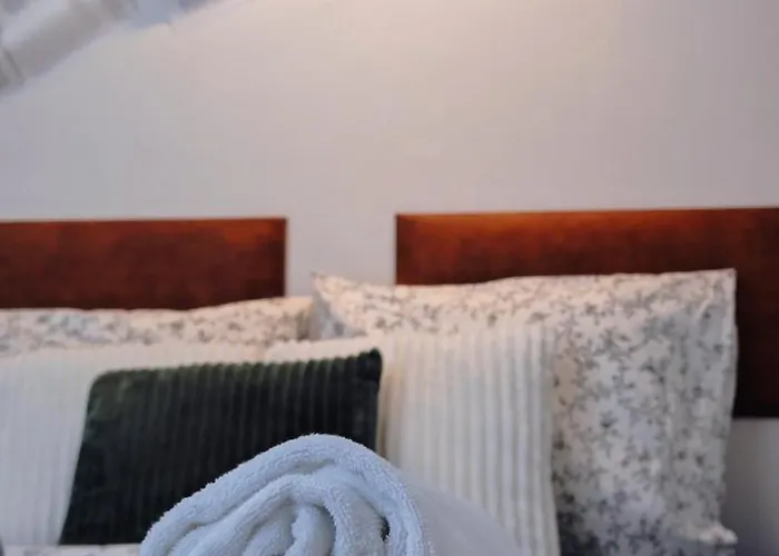 Old Town W Balcony Only 5 Min Danube River *