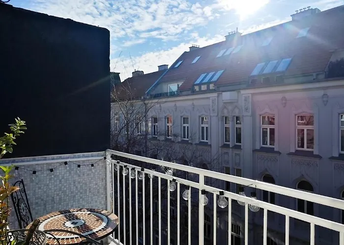 Old Town W Balcony Only 5 Min Danube River *