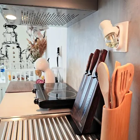 Apartment Old Town W Balcony Only 5 Min Danube River